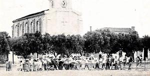 2308- Lourmel - Place et Eglise2
